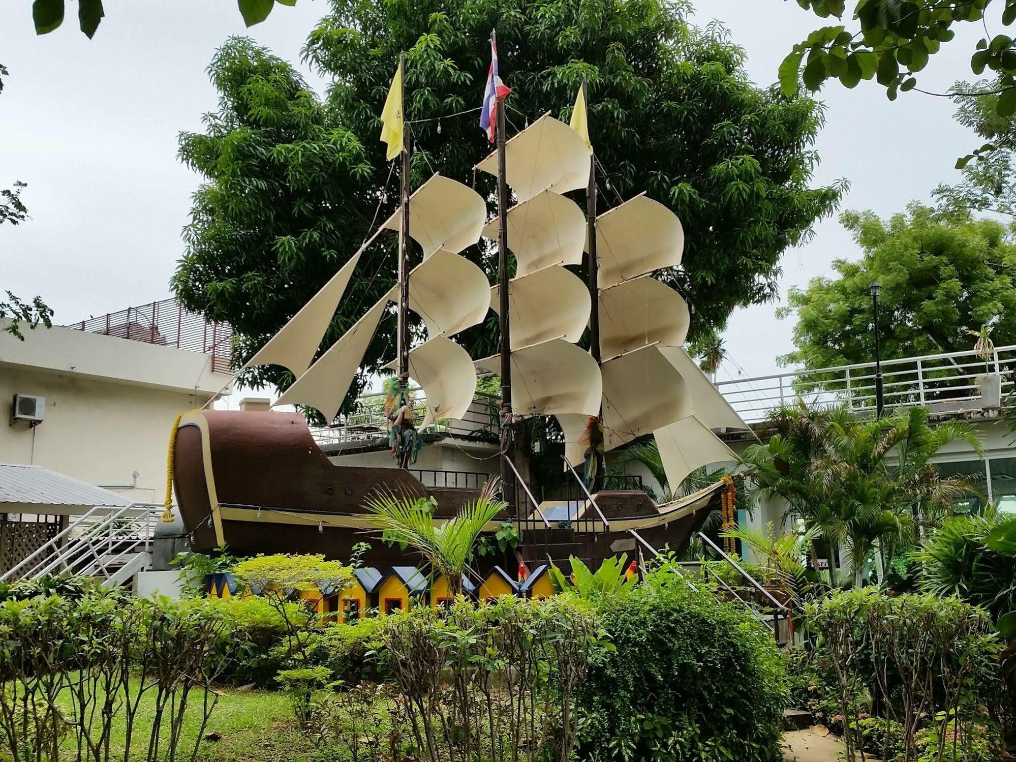 Nautical Inn Pattaya Exterior foto